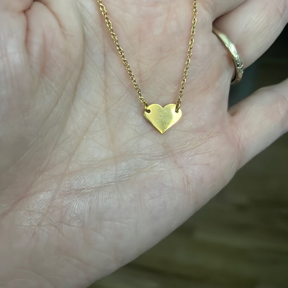 Gold heart necklace - Picture 1 of 3